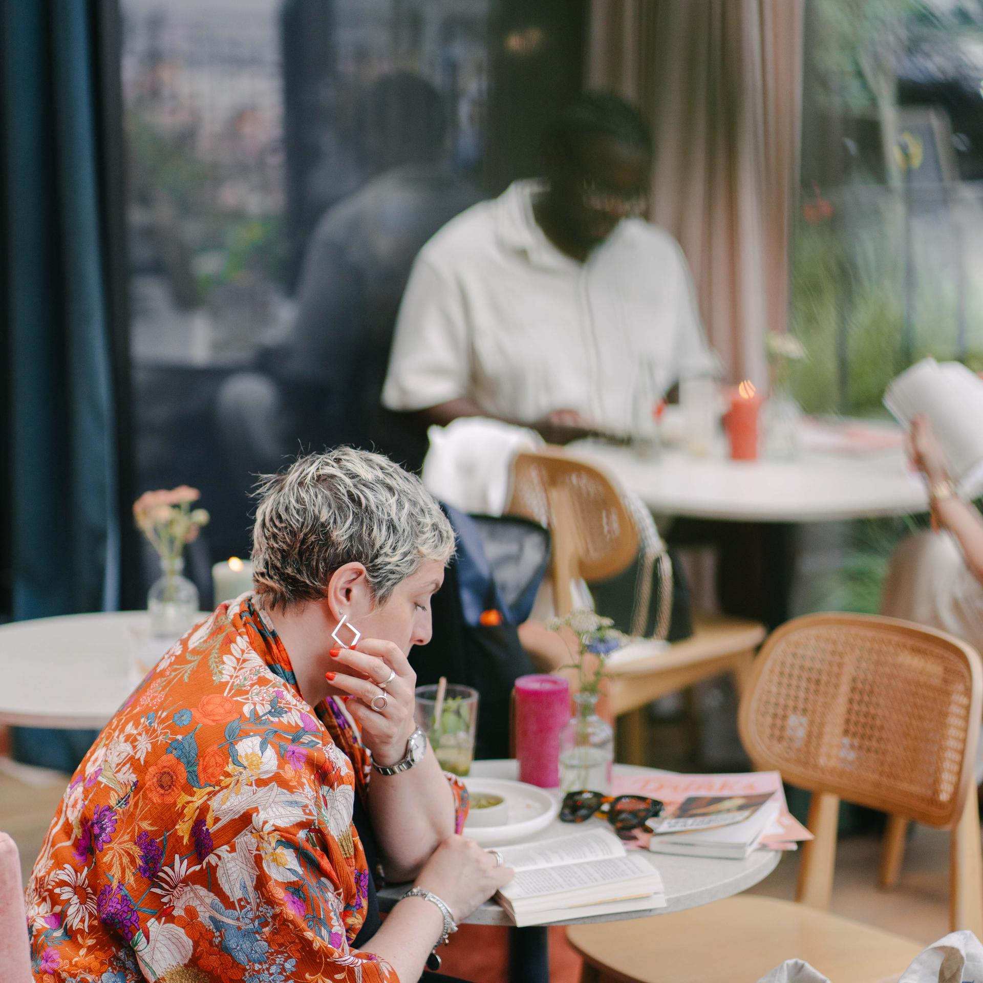 Le Premier Samedi • Meet strangers over a cocktail