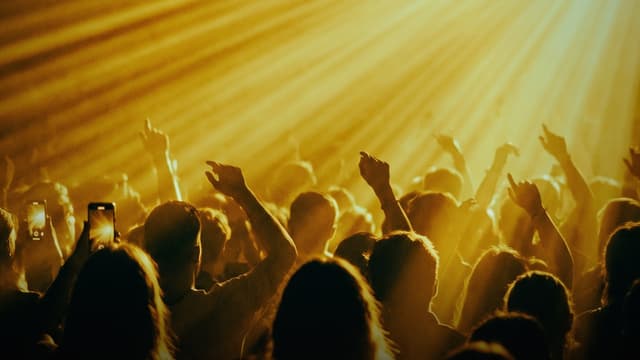 WAREHOUSE PARTY | DJ KIRA