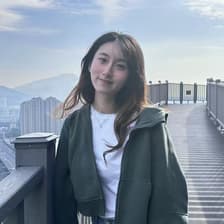 Profile picture for Holly Chen