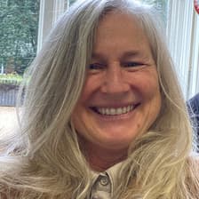 Profile picture for Deirdre Araujo