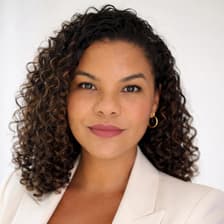 Profile picture for Vivianne Corrêa