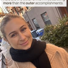 Profile picture for Roslyn McLarty