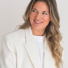 Profile picture for Julia Tolson