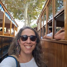 Profile picture for Fernanda Caloi