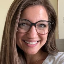 Profile picture for Lindsay Wolfe