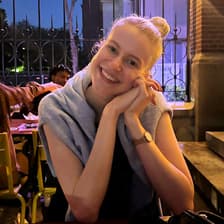 Profile picture for Vivien Holló