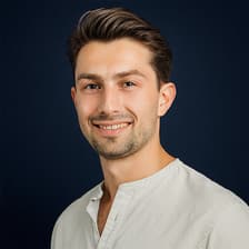 Profile picture for Ari Lesniak