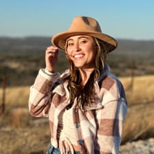 Profile picture for Jillian Parra