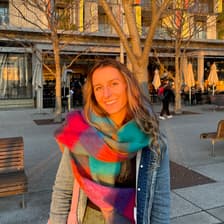 Profile picture for Lilly Holding