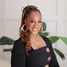 Profile picture for Lauren Daniels