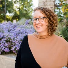 Profile picture for Danielle Hennis