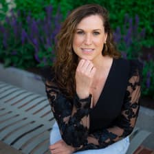 Profile picture for Mia Lowry