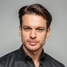 Profile picture for Simon Loewen