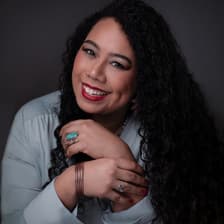 Profile picture for Victoria Carrington Chávez