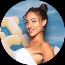 Profile picture for Mia