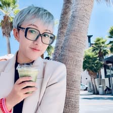 Profile picture for QIQI ZHANG