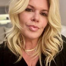Profile picture for Beth Shanholtz