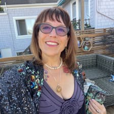 Profile picture for Carrie Souza