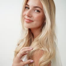 Profile picture for Carly Dewitt