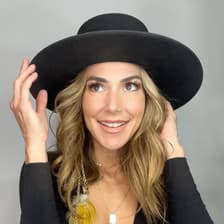Profile picture for Janelle Bird