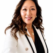 Profile picture for Elizabeth Yang • The Deal Fixer
