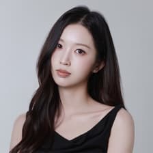 Profile picture for Lucy Zhou