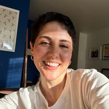 Profile picture for Özlem Sakar