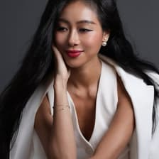 Profile picture for Angelina Hu