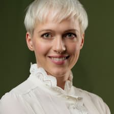 Profile picture for Claire Lynch