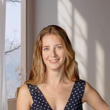 Profile picture for Julia Muxinach