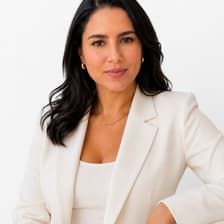 Profile picture for Valeria Oliveira | Founder Validate Launch Scale