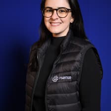 Profile picture for Laura Medeiros