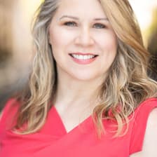 Profile picture for Elizabeth Hunt