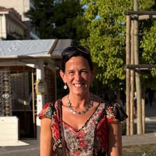 Profile picture for Dr Isabel DiVanna