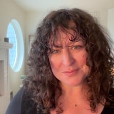 Profile picture for Liz Deering