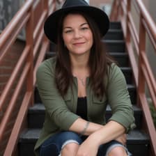 Profile picture for Beth Deyo