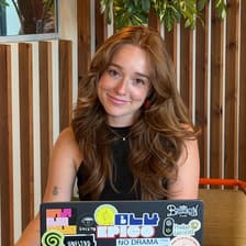 Profile picture for Giulia de Oliveira Camargo