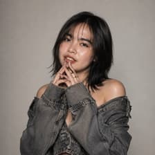 Profile picture for R i e