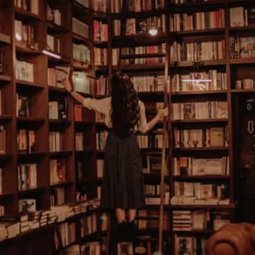 Cover Image for "Books That Go Bump in the Night" - Seasonal Halloween Theme with Harlem Book Co. Book Fair! Reading Rhythms Upper West Side: October 19th
