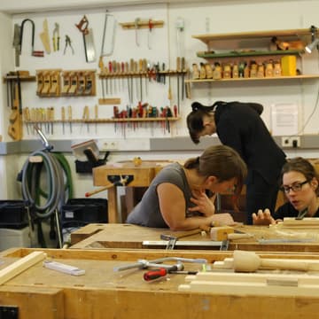 Cover Image for Workshop: Bau deinen eigenen Hocker – traditionell oder mit moderner Technik