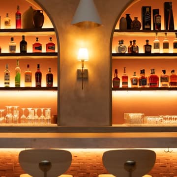 Cover Image for The Long Angle Table - Miami