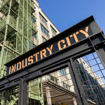 Cover Image for 5th Annual NY Hardware Holiday Market Party @ Industry City!!