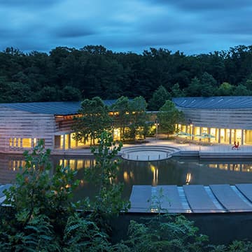 Cover Image for VIP Crystal Bridges Tour (11am)