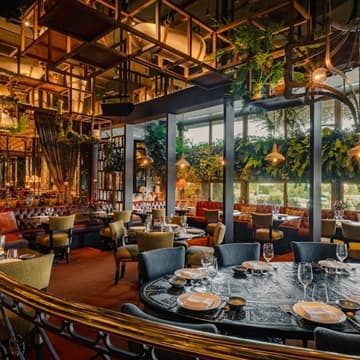 Cover Image for Future Unpacked: East Meets West