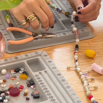 Cover Image for Vintage Beaded Jewelry Making