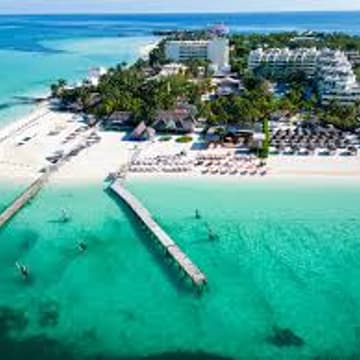 Cover Image for Beach Day + Sunset + Catamaran de Rentas Vacacionales Isla Mujeres