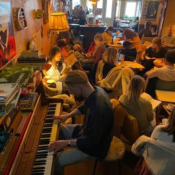 Cover Image for Offline Hangout 🥂🍵 | Armer Ritter Cafe Bar