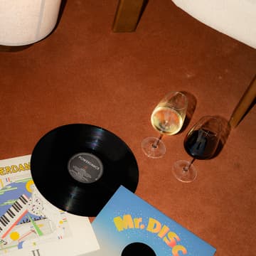 Cover Image for Cata de Vinos 'AT Roca' + Live Music by Yaunest