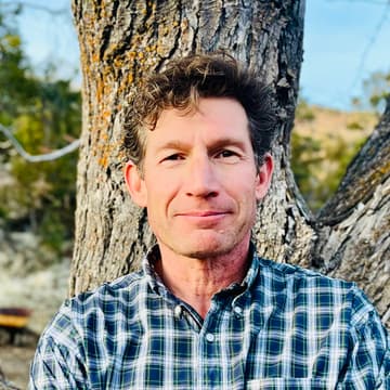 Cover Image for A View from the Sustainability Trenches: False Solutions and Meaningful Answers with Auden Schendler