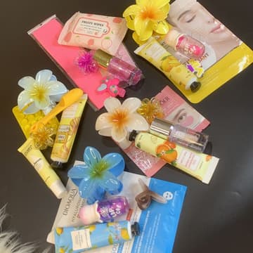 Cover Image for ☕🎁 Coffee & Coloured Gifts Exchange 🎨✨ (Porto)